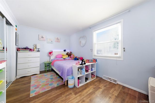 211 Hampton Avenue, Mastic, NY 11950