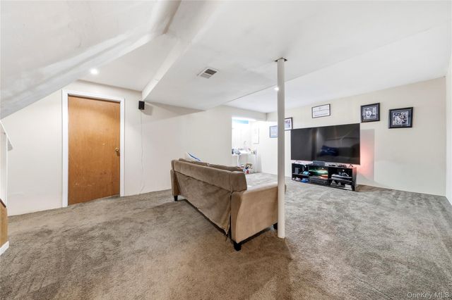 211 Hampton Avenue, Mastic, NY 11950