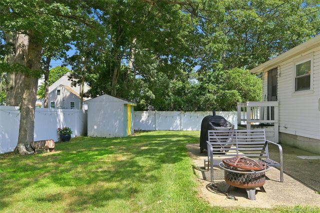 211 Hampton Avenue, Mastic, NY 11950