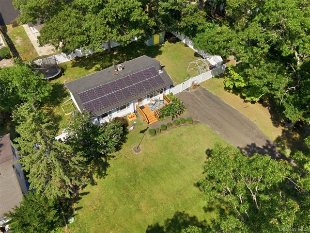 211 Hampton Avenue, Mastic, NY 11950