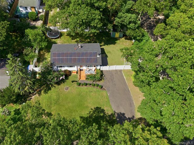 211 Hampton Avenue, Mastic, NY 11950