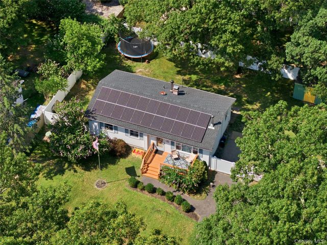 211 Hampton Avenue, Mastic, NY 11950