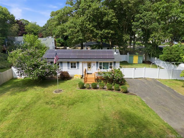 211 Hampton Avenue, Mastic, NY 11950
