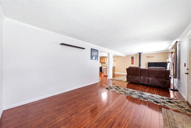 211 Hampton Avenue, Mastic, NY 11950