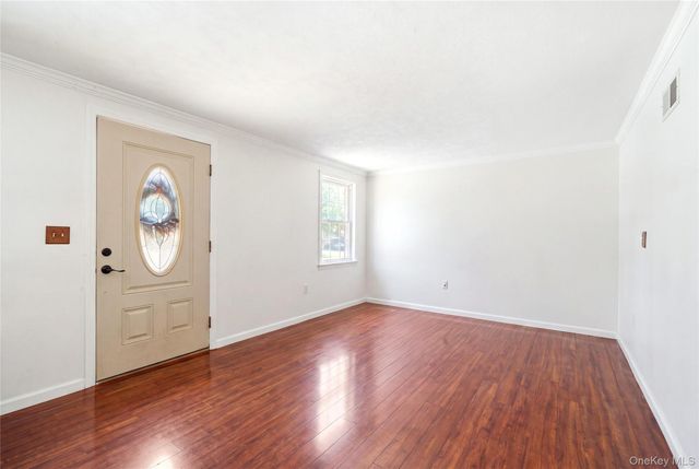 211 Hampton Avenue, Mastic, NY 11950