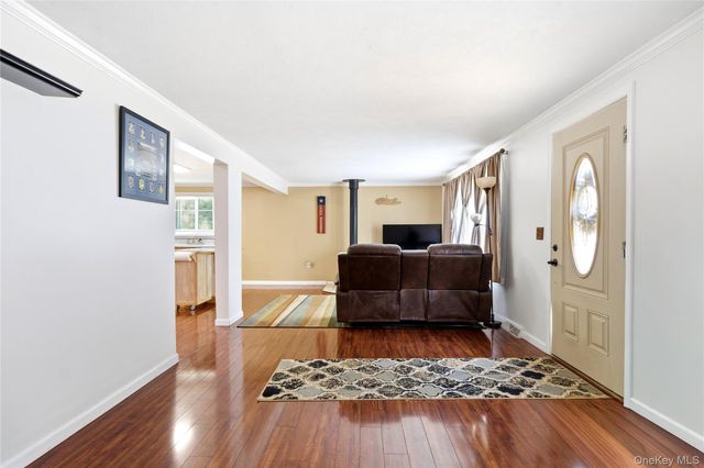 211 Hampton Avenue, Mastic, NY 11950