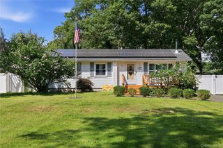 211 Hampton Avenue, Mastic, NY 11950
