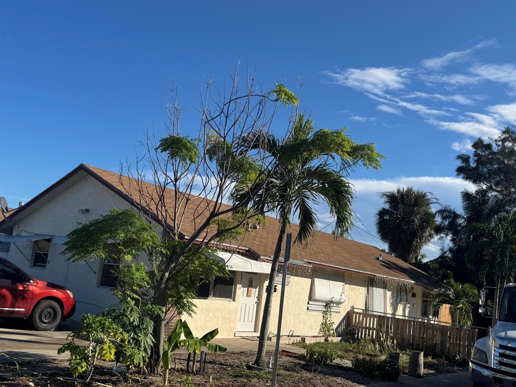 528 E Lakewood Rd Road, West Palm Beach, FL 33405