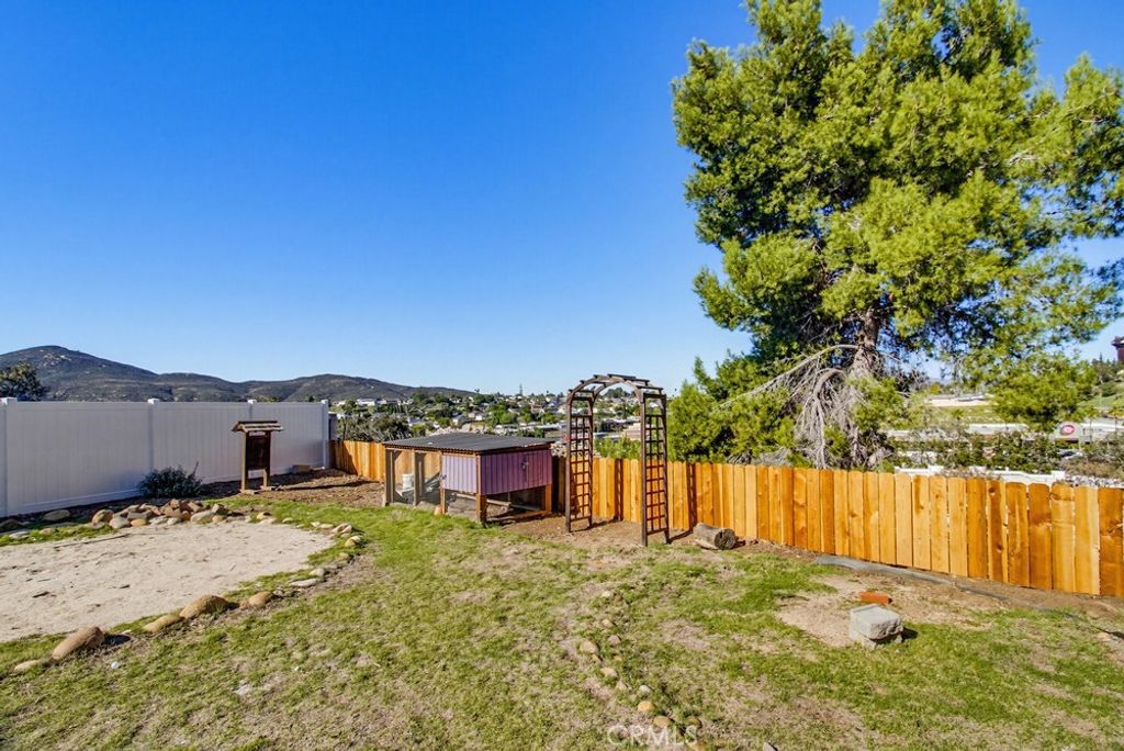 Image 36 of property listing at 6551 Lake Ashmere Court, San Diego, CA 92119