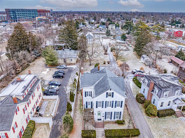 25 Shore Lane, Bay Shore, NY 11706