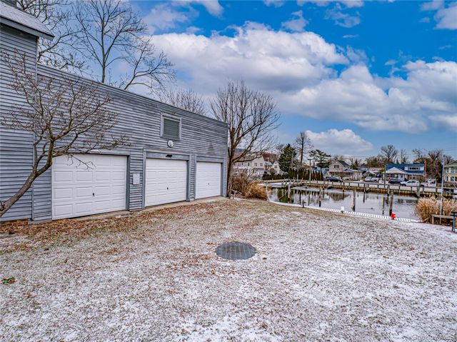 25 Shore Lane, Bay Shore, NY 11706