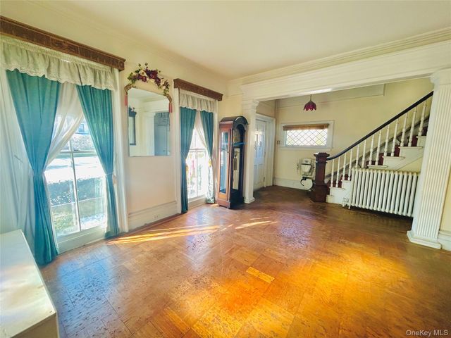 25 Shore Lane, Bay Shore, NY 11706