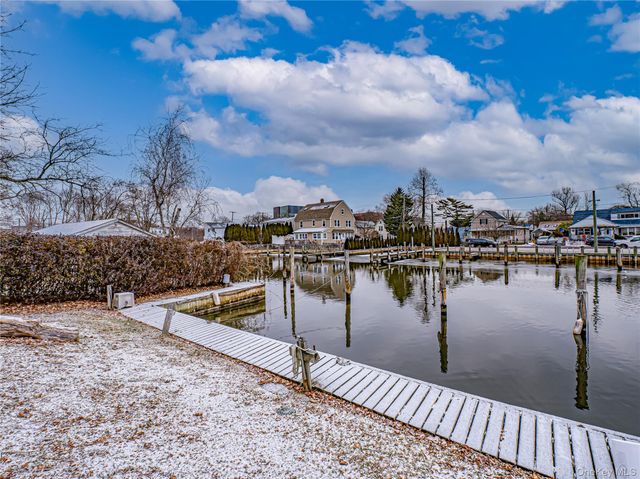 25 Shore Lane, Bay Shore, NY 11706