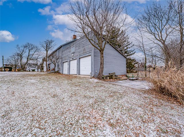 25 Shore Lane, Bay Shore, NY 11706