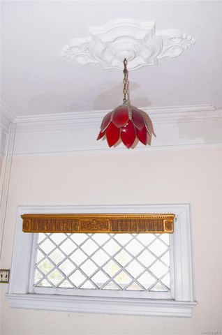 25 Shore Lane, Bay Shore, NY 11706