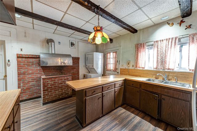 25 Shore Lane, Bay Shore, NY 11706