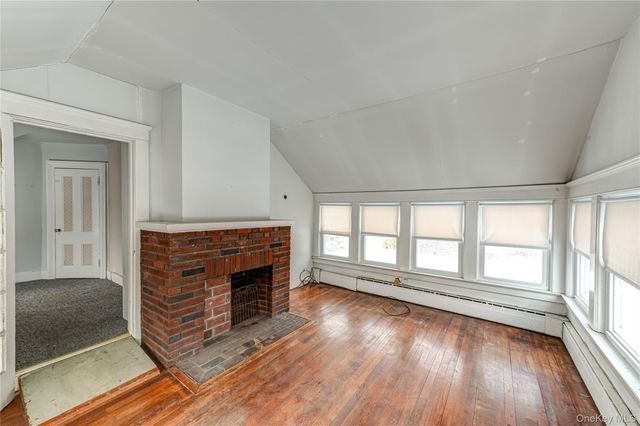 25 Shore Lane, Bay Shore, NY 11706