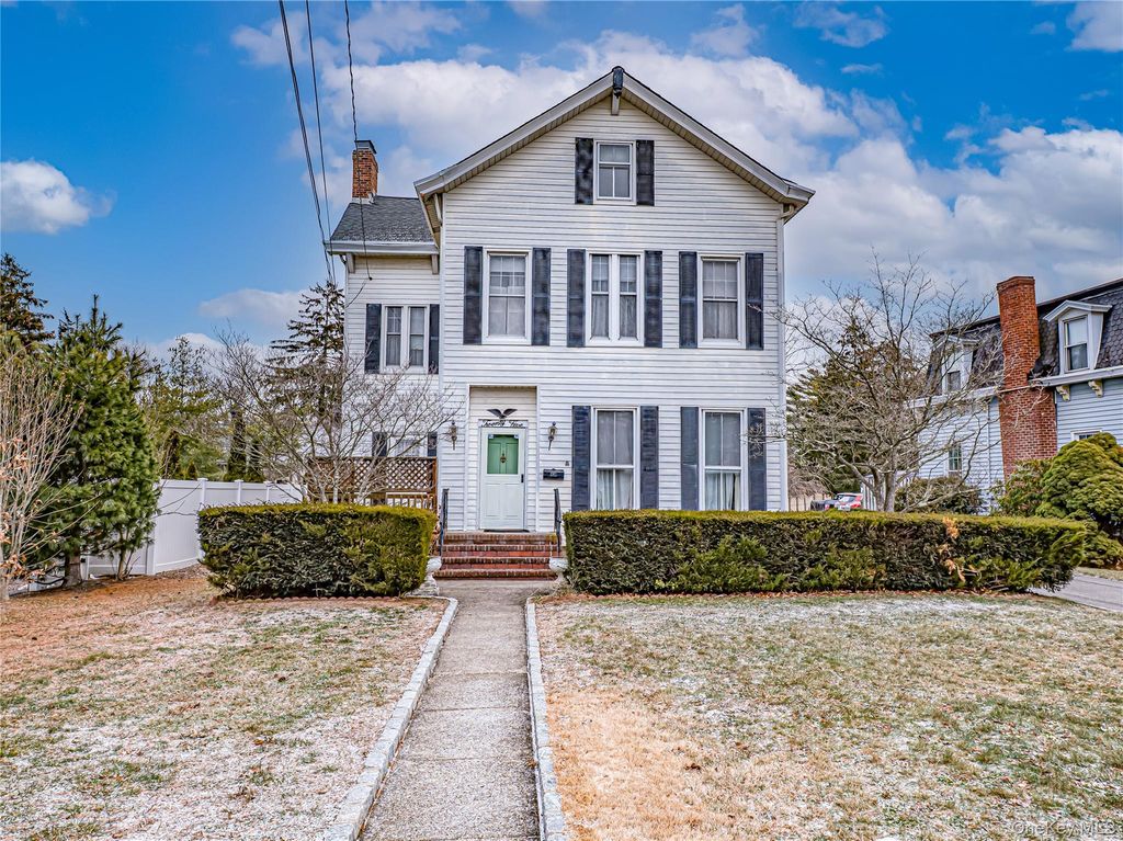 25 Shore Lane, Bay Shore, NY 11706