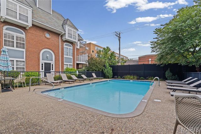 4235 W Pine Boulevard 3, St Louis, MO 63108