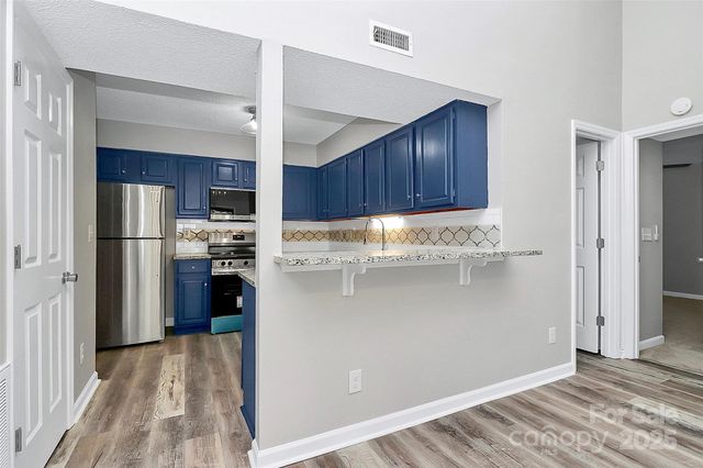 5810 Harris Grove Lane, Charlotte, NC 28212