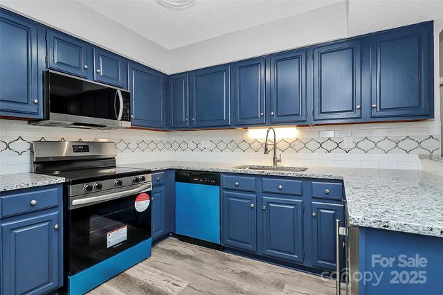 5810 Harris Grove Lane, Charlotte, NC 28212