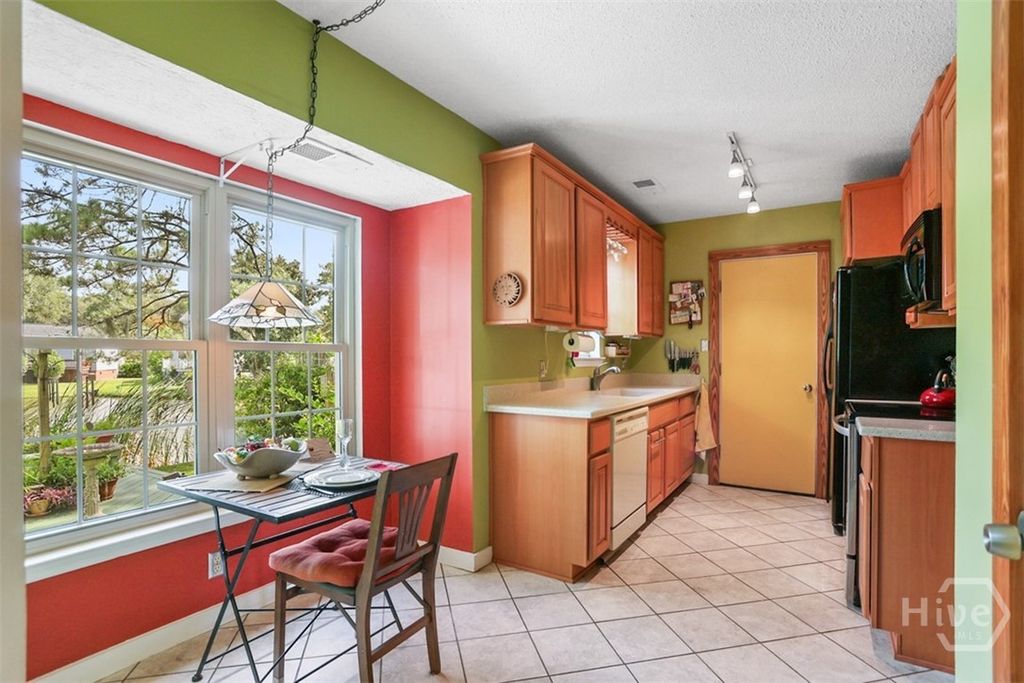 Image 21 of property listing at 511 Pointe South Drive, Savannah, GA 31410