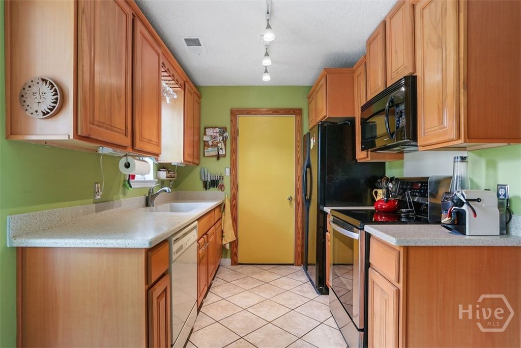 Image 23 of property listing at 511 Pointe South Drive, Savannah, GA 31410