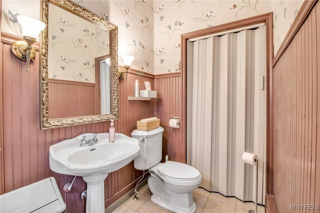 186 East Avenue, Lockport City, NY 14094