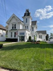 186 East Avenue, Lockport City, NY 14094