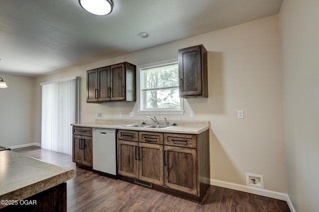1412 Wyndham Lane, Carthage, MO 64836