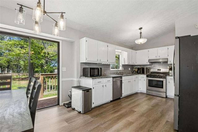 1492 Sir Knights Way, Lawrenceville, GA 30045