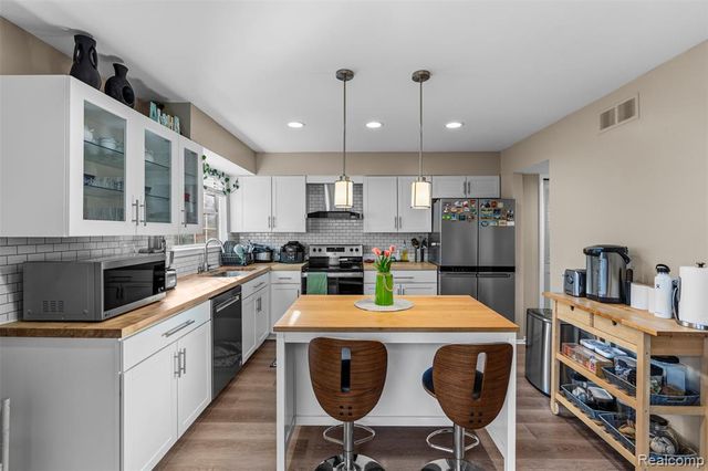 42258 Norwood Court, Wayne, MI 48167