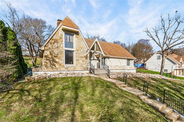 904 Blueberry Lane, Liberty, MO 64068