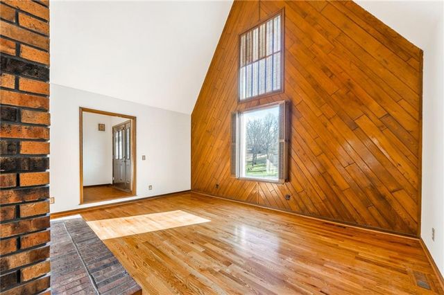 904 Blueberry Lane, Liberty, MO 64068