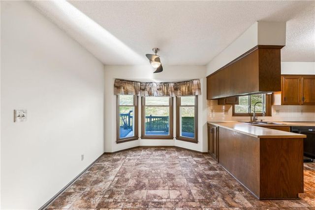 904 Blueberry Lane, Liberty, MO 64068