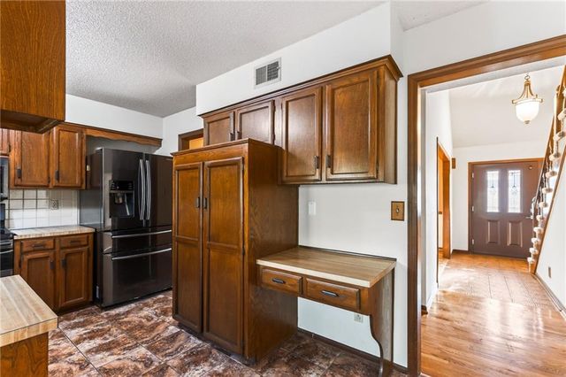 904 Blueberry Lane, Liberty, MO 64068