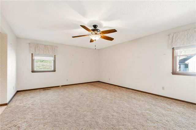 904 Blueberry Lane, Liberty, MO 64068