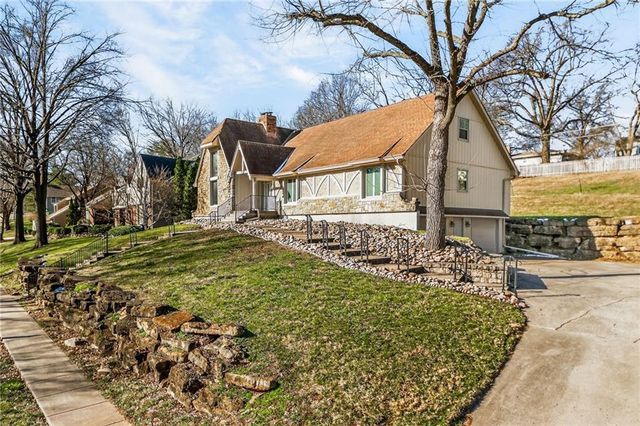 904 Blueberry Lane, Liberty, MO 64068