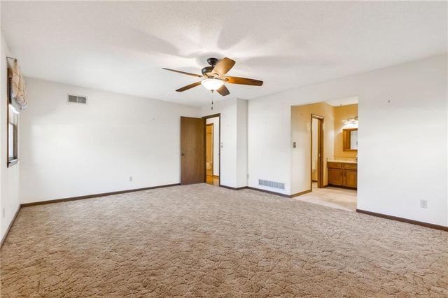 904 Blueberry Lane, Liberty, MO 64068