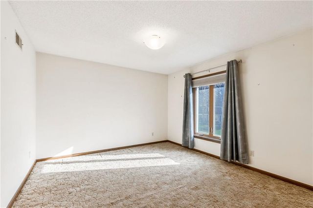 904 Blueberry Lane, Liberty, MO 64068