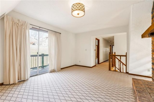 904 Blueberry Lane, Liberty, MO 64068