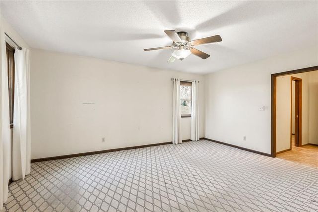 904 Blueberry Lane, Liberty, MO 64068