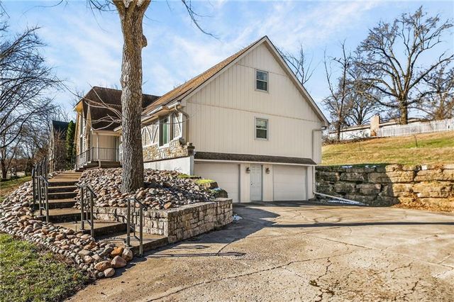 904 Blueberry Lane, Liberty, MO 64068