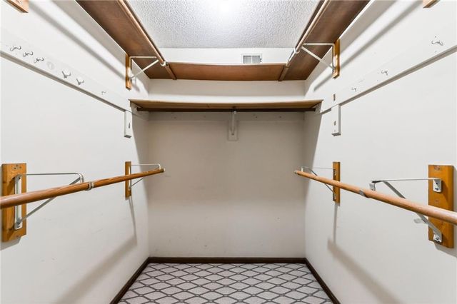 904 Blueberry Lane, Liberty, MO 64068