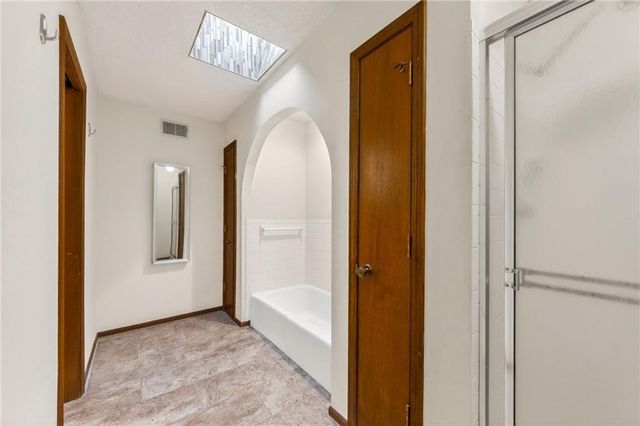 904 Blueberry Lane, Liberty, MO 64068