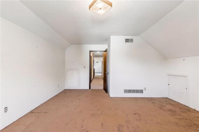 904 Blueberry Lane, Liberty, MO 64068