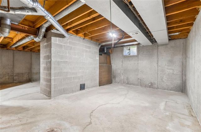 904 Blueberry Lane, Liberty, MO 64068