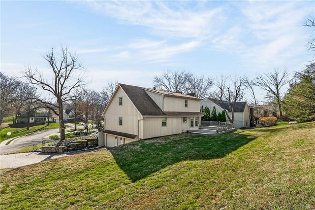 904 Blueberry Lane, Liberty, MO 64068