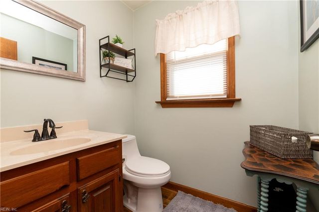 905 Thistle CT, Chesapeake, VA 23322