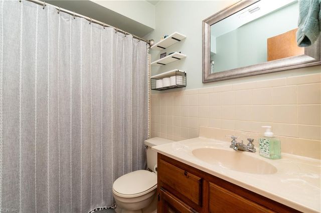 905 Thistle CT, Chesapeake, VA 23322